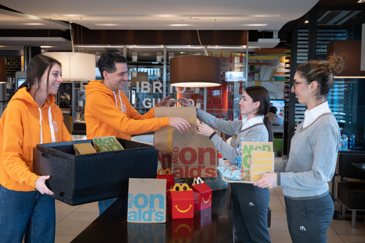 A Borgomanero, McDonald’s e Casa Ronald McDonald donano 50 pasti caldi a settimana