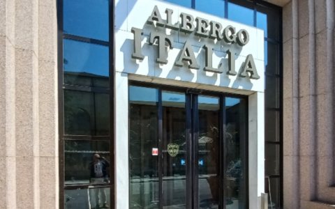 All’ex Albergo Italia si intensificano vandalismi e occupazioni abusive