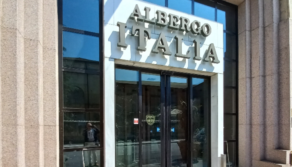 All’ex Albergo Italia si intensificano vandalismi e occupazioni abusive