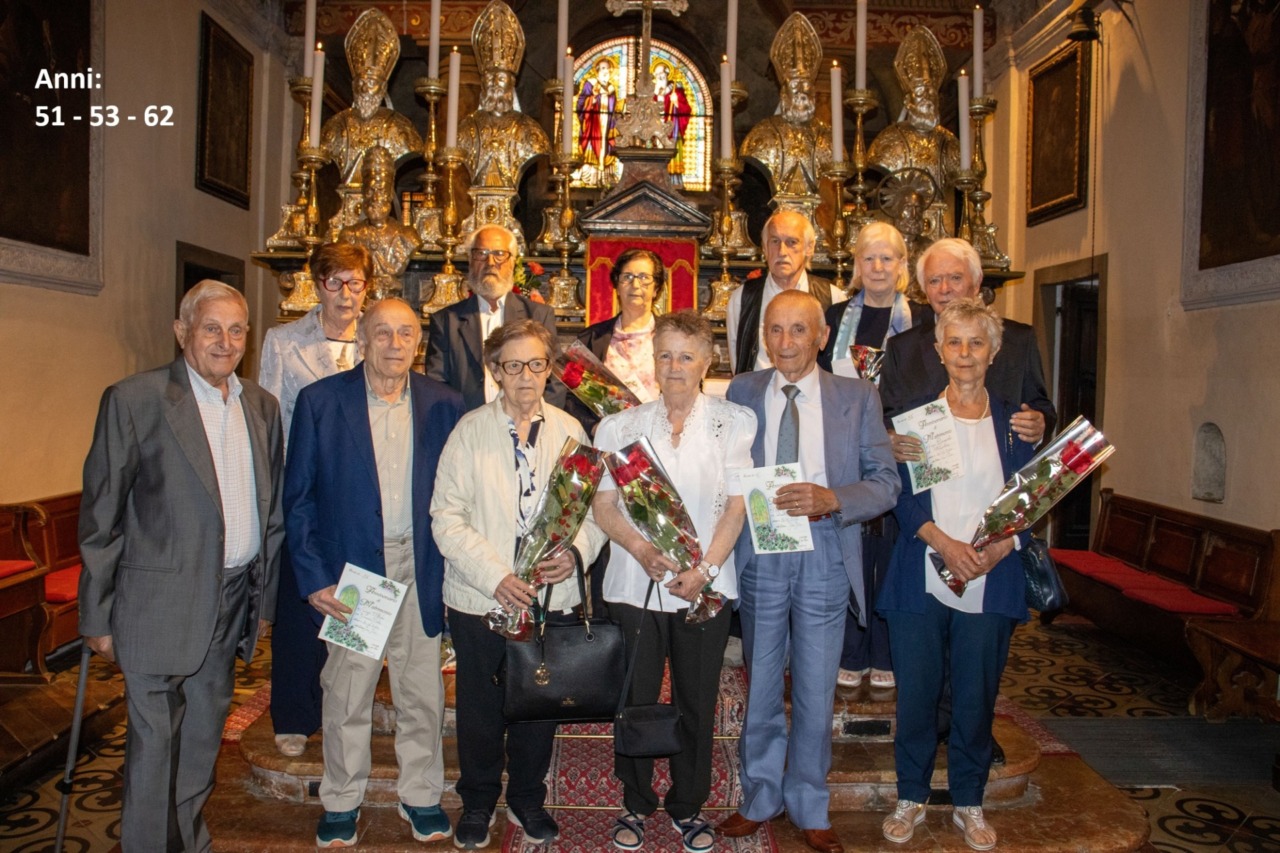 Anniversari indimenticabili: 24 coppie di sposi festeggiano a Paruzzaro