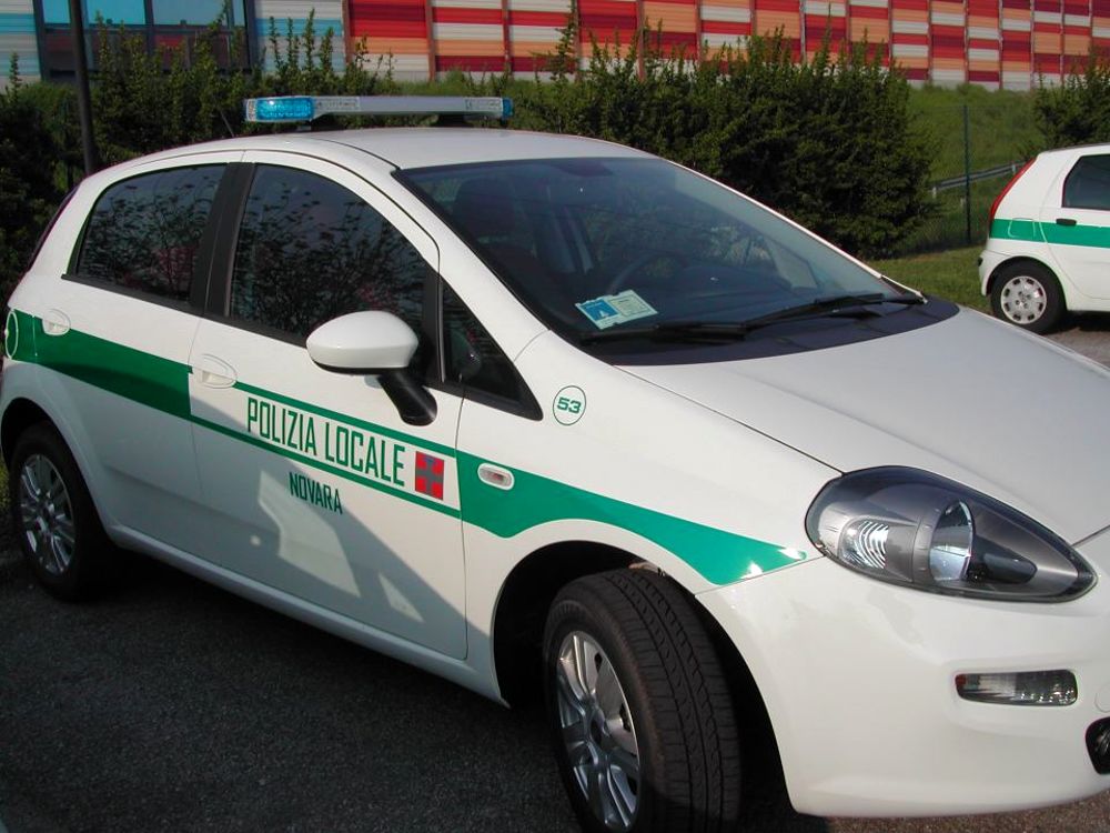 Due giovani si spacciano per dipendenti comunali per truffare un pensionato a Novara