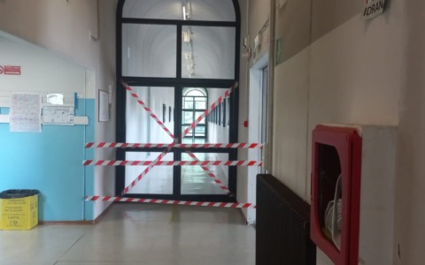 Guasto ai servizi igienici all’istituto Fermi di Arona provoca allagamenti