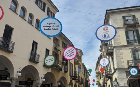 Il centro di Novara tra aquiloni e dialetto: inizia la stagione degli eventi