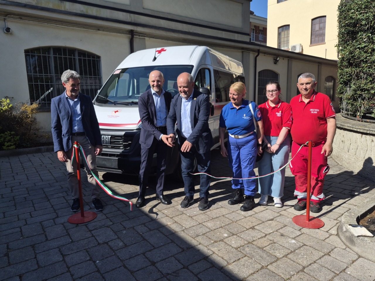 Inaugurato a Novara un pulmino della Croce Rossa per il supporto a anziani e fragili