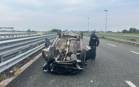 Incidente sulla tangenziale di Novara: mamma e figlia di 13 anni in condizioni critiche