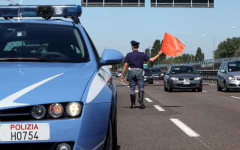 Intervento della Polizia Stradale di Novara: sequestrati 2 kg di droga