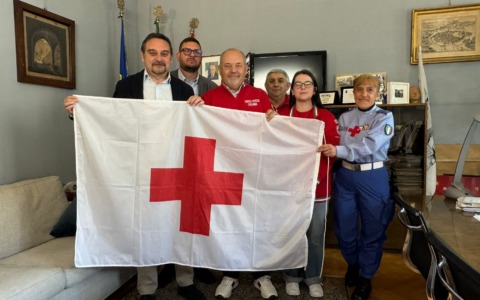 Novara commemora la Giornata Mondiale della Croce Rossa
