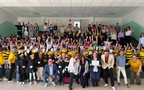 Novara, gli studenti del “Fornara Ossola” premiati per il progetto “Il Regno delle Api”