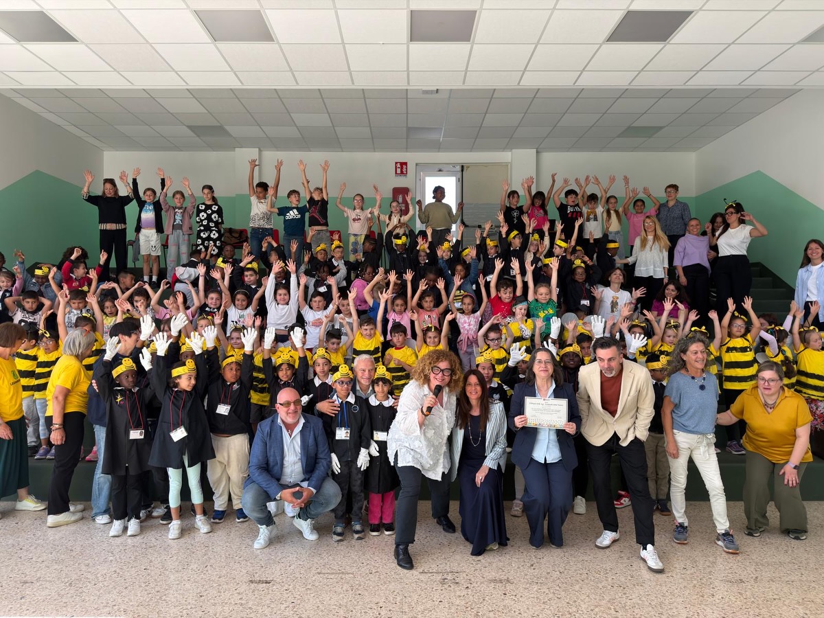 Novara, gli studenti del “Fornara Ossola” premiati per il progetto “Il Regno delle Api”