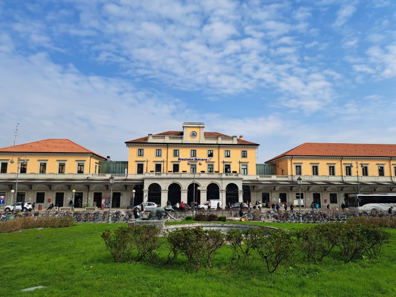 Novara, il sindaco chiede l’istituzione di una “zona rossa” attorno alla stazione