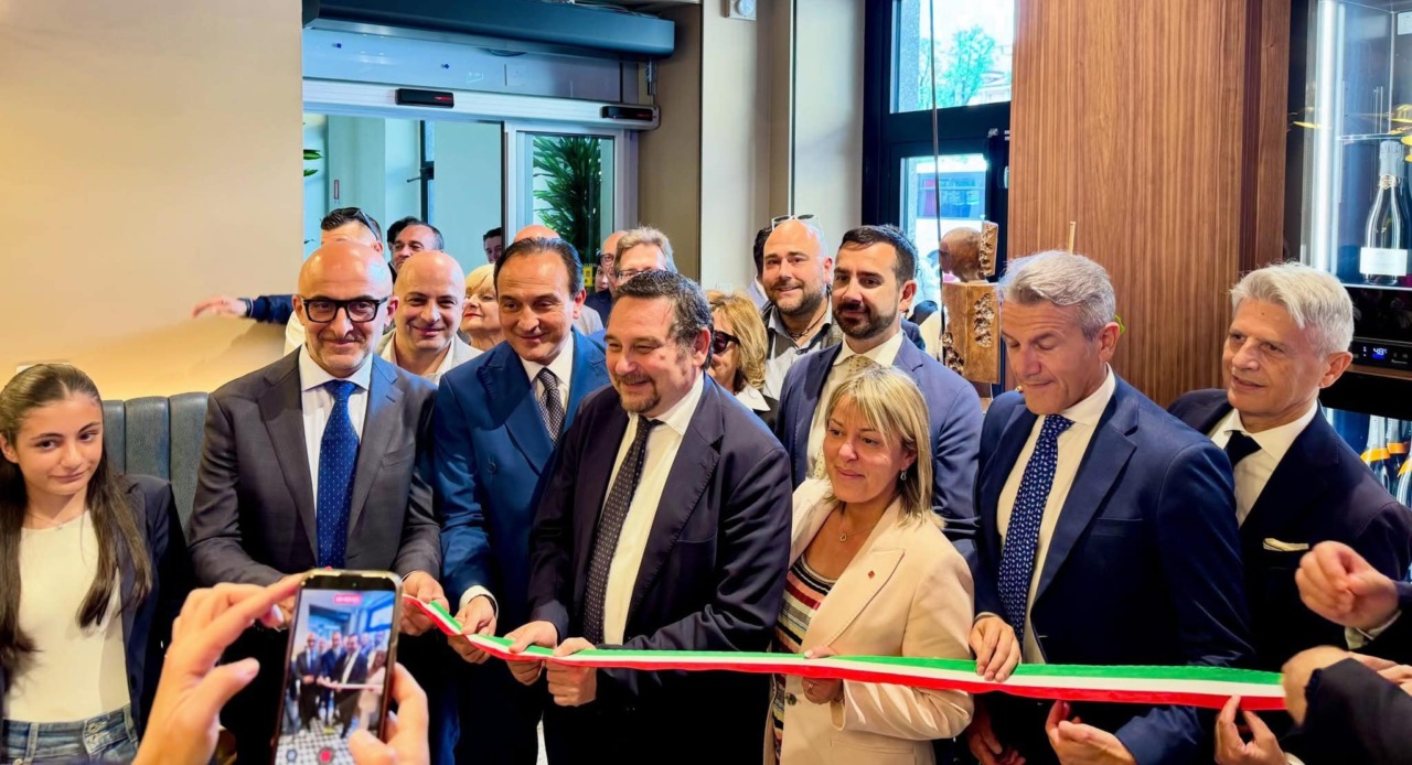 Riapre il bar della stazione di Novara dopo otto anni di chiusura