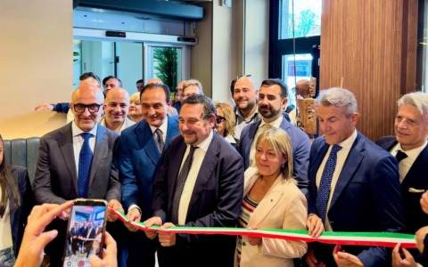 Riapre il bar della stazione di Novara dopo otto anni di chiusura