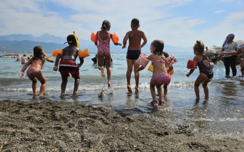 Ritorna il progetto ‘Irene va al mare’: servono 8.500 euro per aiutare mamme e bambini a ricominciare dopo la violenza