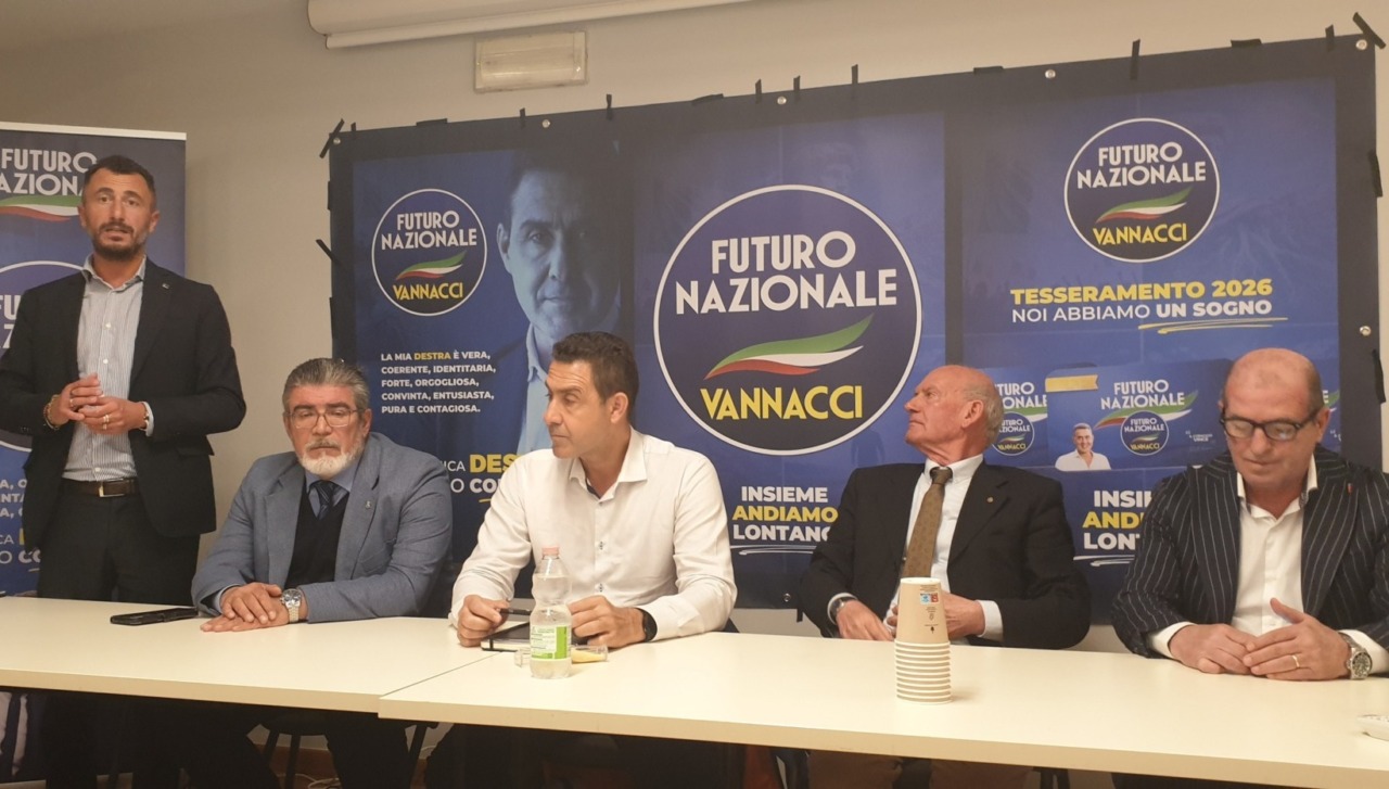 Roberto Vannacci a Novara accoglie i dissidenti di FdI nel movimento Futuro Nazionale