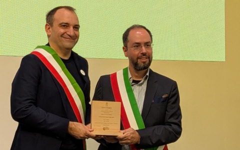 San Nazzaro Sesia riceve il premio al Salone del Libro di Torino per cooperazione in Costa d’Avorio
