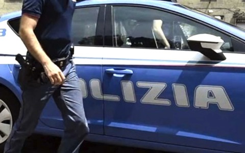 Aggressione per un marsupio a Novara: arrestato un 27enne