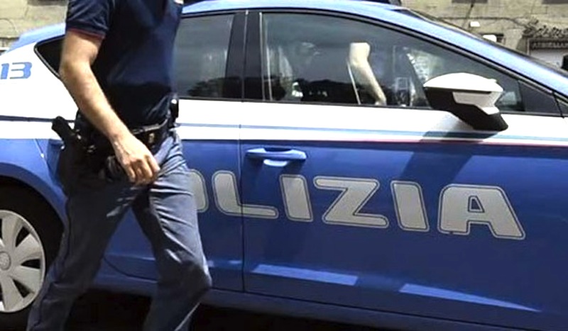 Aggressione per un marsupio a Novara: arrestato un 27enne