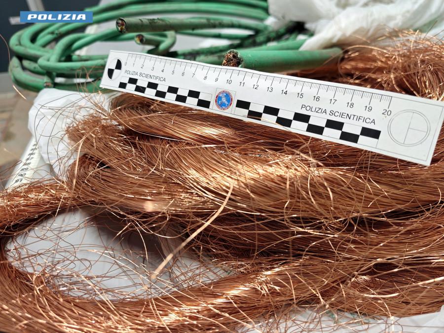 Due uomini arrestati mentre tentano di rubare filamenti di rame a Novara