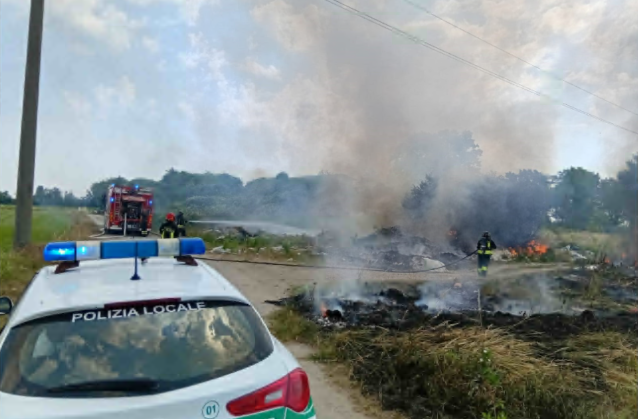 Fiamme all’ex discoteca Marsina di Cerano