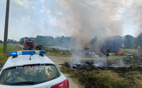 Fiamme all’ex discoteca Marsina di Cerano