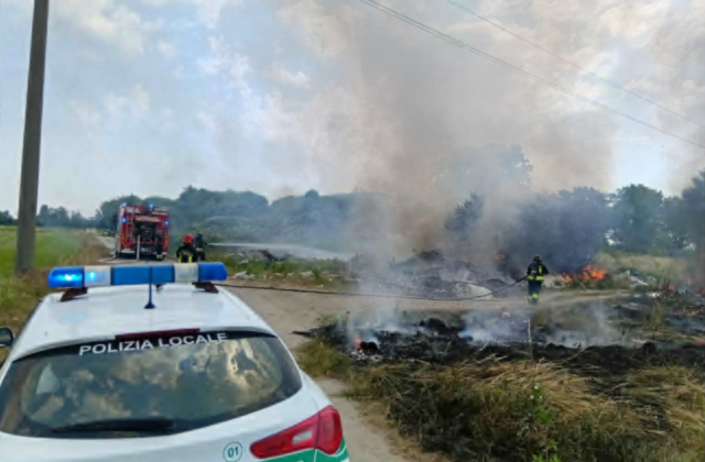 Fiamme all’ex discoteca Marsina di Cerano