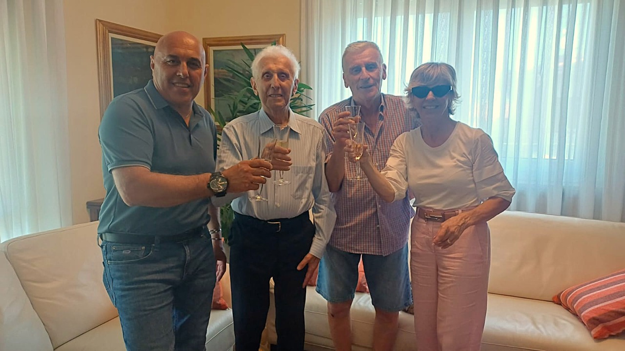 Giuseppe Zaninetti festeggia il suo centesimo compleanno a Borgomanero