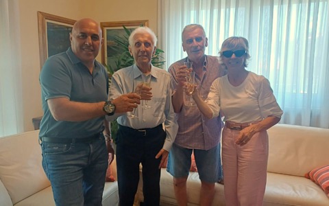 Giuseppe Zaninetti festeggia il suo centesimo compleanno a Borgomanero