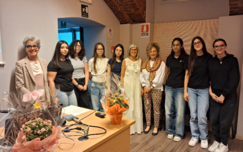 Il liceo Tornielli Bellini celebra il premio “Chiara Di Lucia” con riflessioni sulla sicurezza stradale
