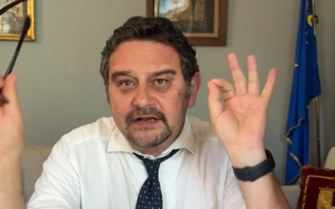 Il sindaco Canelli risponde alle critiche sugli ibis sacri: «Insulti e minacce inaccettabili»