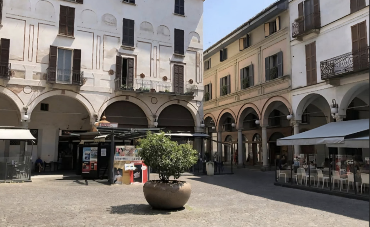 Novara celebra 80 anni di voto alle donne con un flash mob in piazza delle Erbe