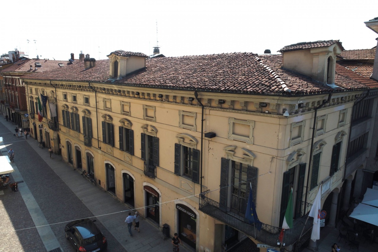 Proroga per il bando di affitto dei locali commerciali a Palazzo Tornielli a Borgomanero