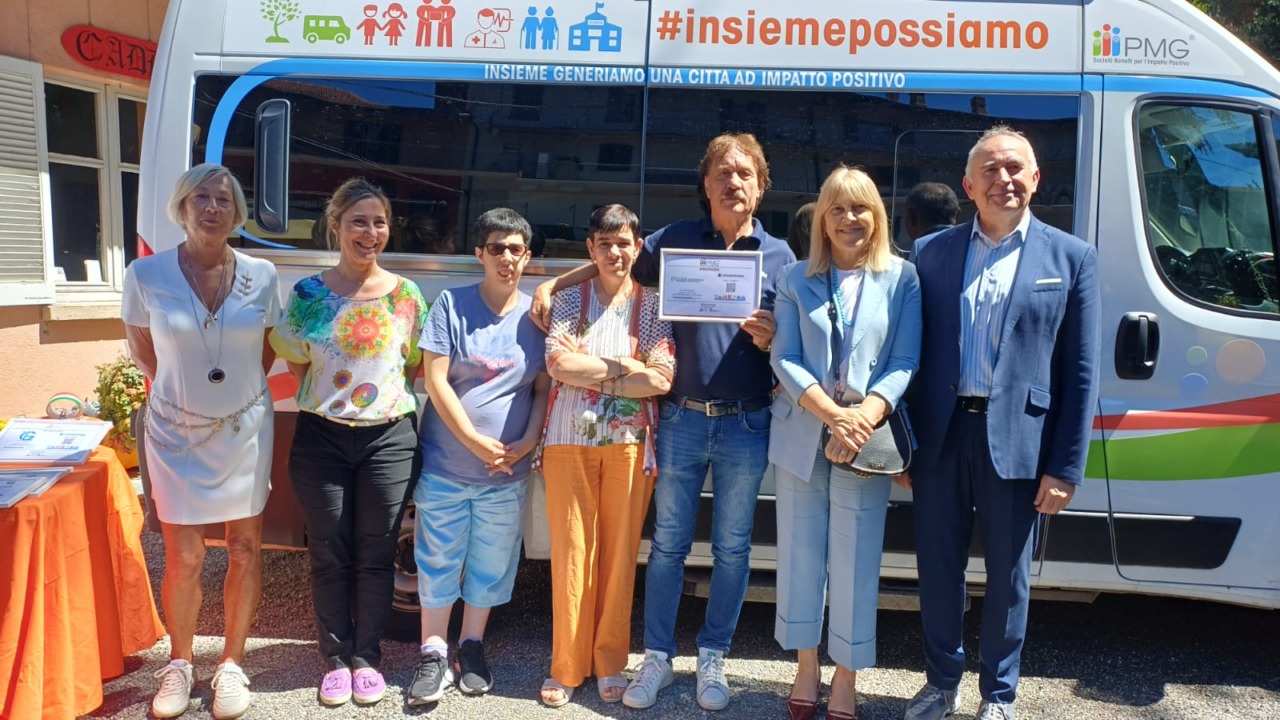 Quattro mezzi attrezzati donati al CADD e all’AUSER di Borgomanero