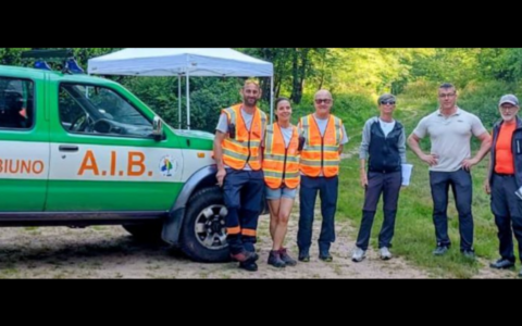 Rinnovamento al Monte Croce: l’Aib sistematizza panchine e tavoli
