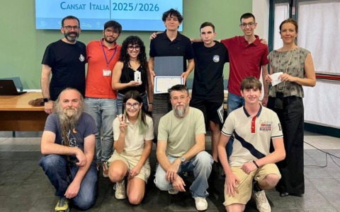 Sky Lead dell’Iti Omar trionfa nella finale Cansat 2026 e rappresenterà l’Italia in Olanda