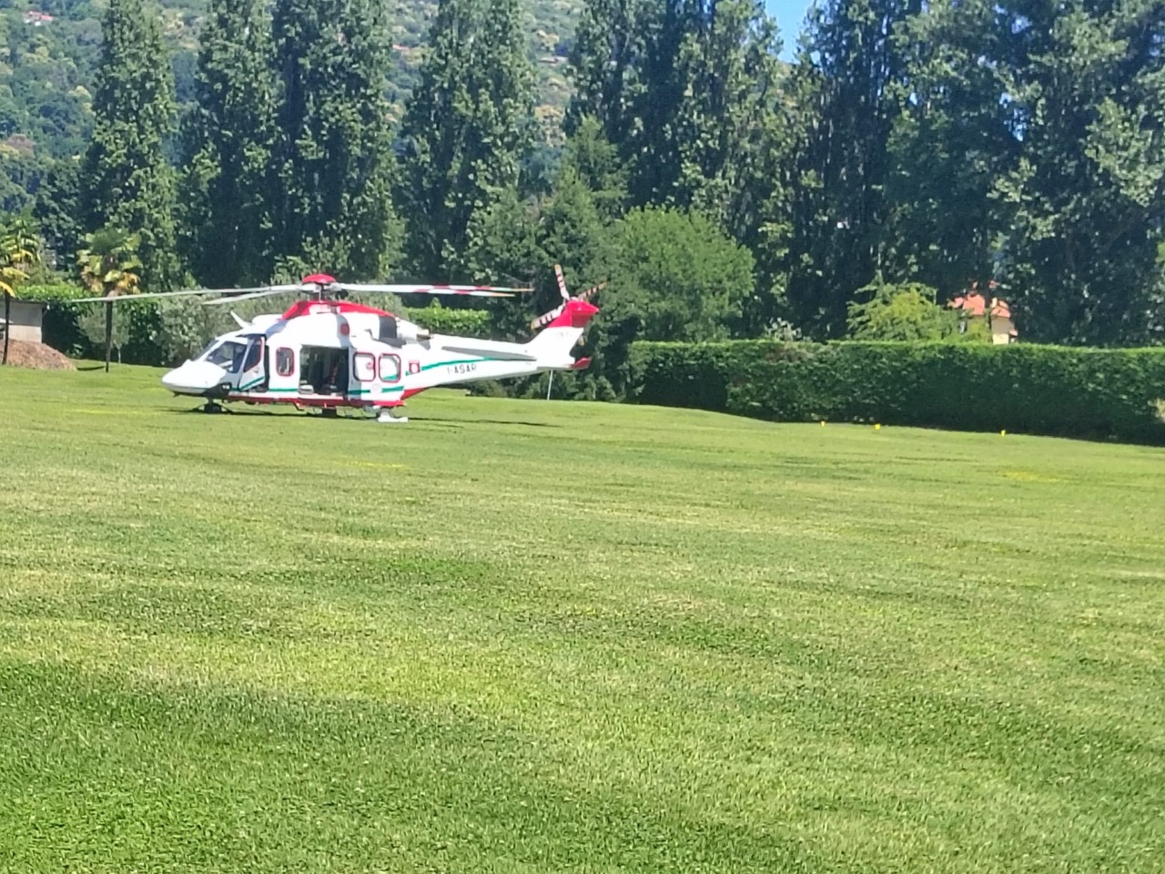 Un elicottero si schianta a Solcio di Lesa: quattro feriti a bordo