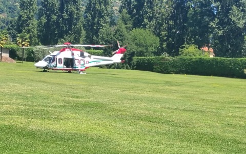 Un elicottero si schianta a Solcio di Lesa: quattro feriti a bordo