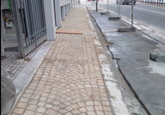 Avvio dei lavori per un nuovo marciapiede in corso Liberazione ad Arona