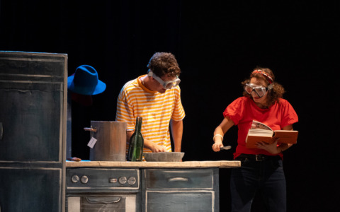 Cabiria Teatro presenta “Come cucinare uno smartphone” ai Tetti Verdi nell’ambito di “Estate a Sud”