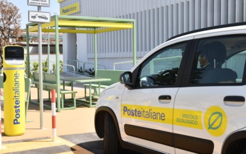 Poste Italiane lancia il Progetto Polis: attivate 18 colonnine di ricarica elettrica in provincia di Novara