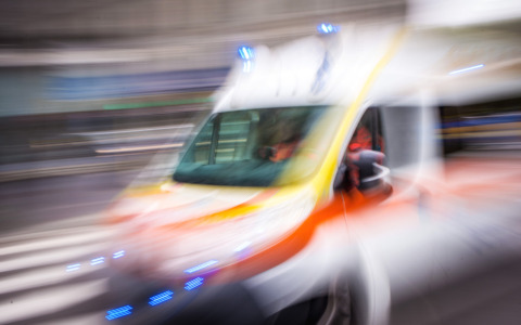 Scontro frontale sulla Statale 32: vittima una donna di 51 anni