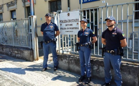 Una donna di Arona ritrova la borsa grazie alla Polizia di Stato