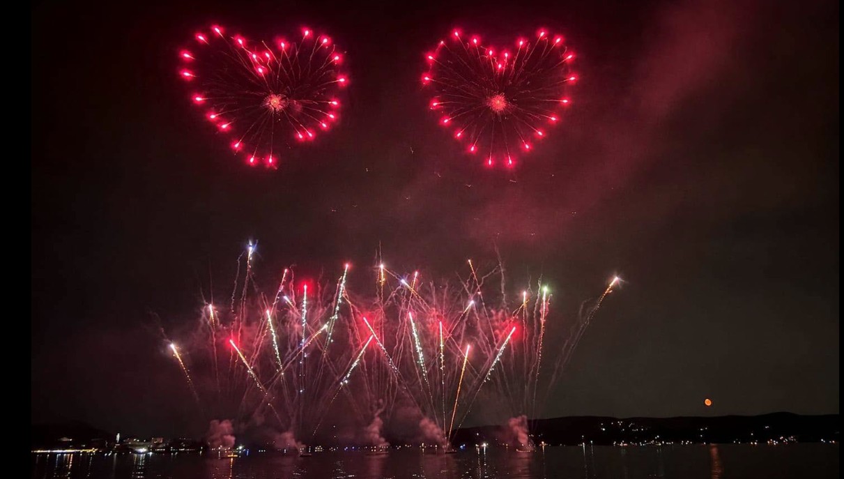 Roberto Ferrari incanta Arona con un weekend di eventi e fuochi d’artificio
