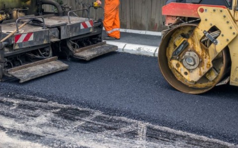 Trecate, avviati i lavori di asfaltatura in via Novara e via Romentino: intervento da 193mila euro