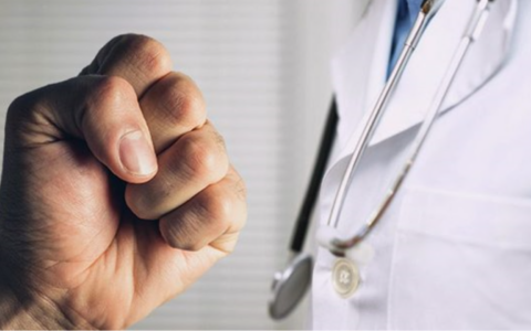 Un medico aggredito a Cerano: interviene l’Ordine dei medici